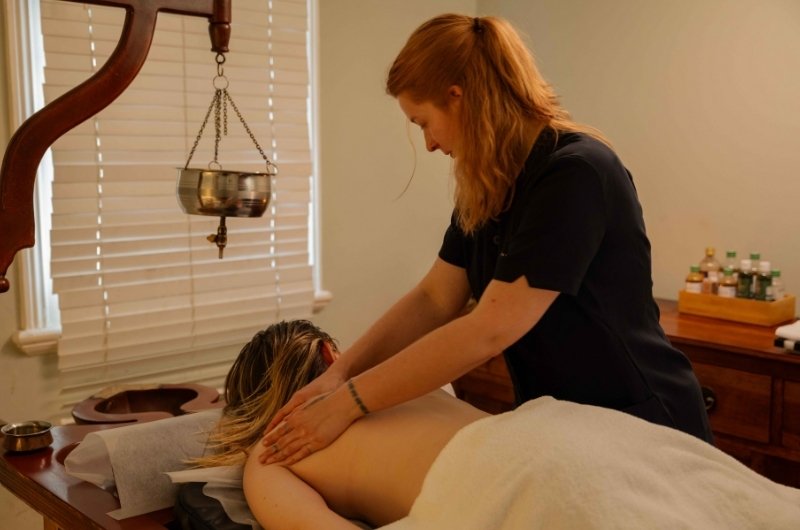 indian massage back 1