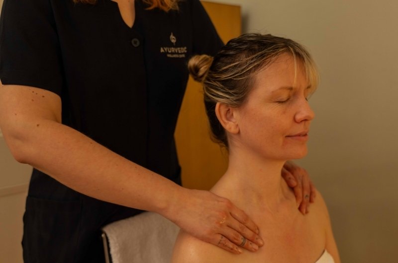 indian massage shoulder 1