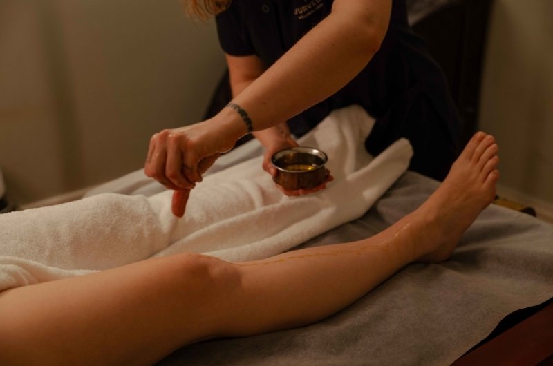 indian massage with oil - legs 1