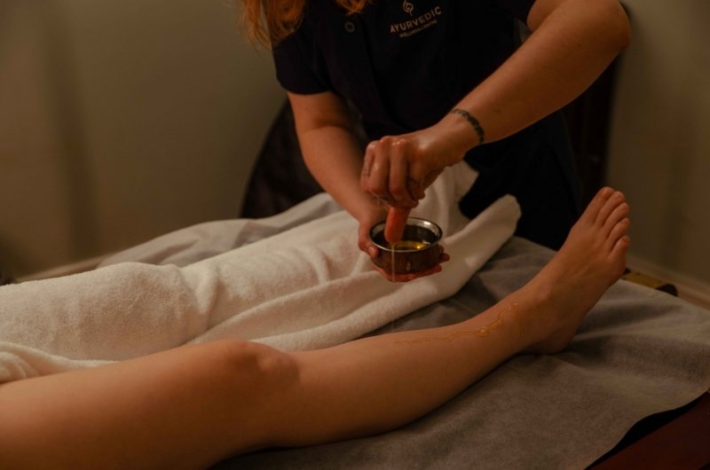 indian massage with oil - legs 2