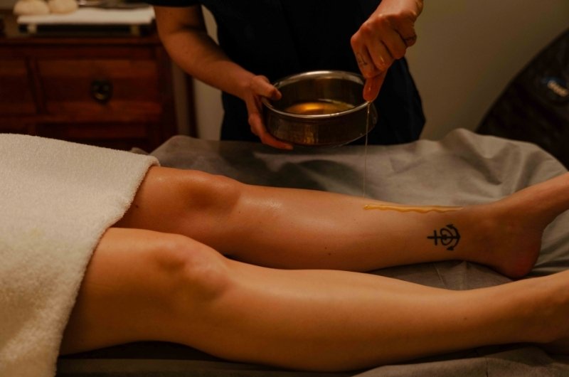 indian massage with oil legs 3