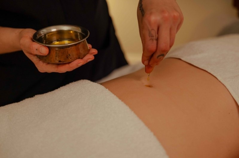indian massage with oil - stomach 1