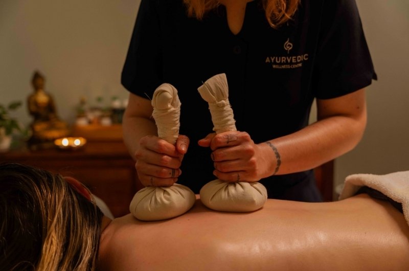 kizhi massage 2